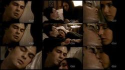 Damon: Elena…Elena: Tá tudo bem, Damon. Eu tô aqui!Damon:
