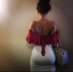 boomsaidtheshotgun:  ass too phat.