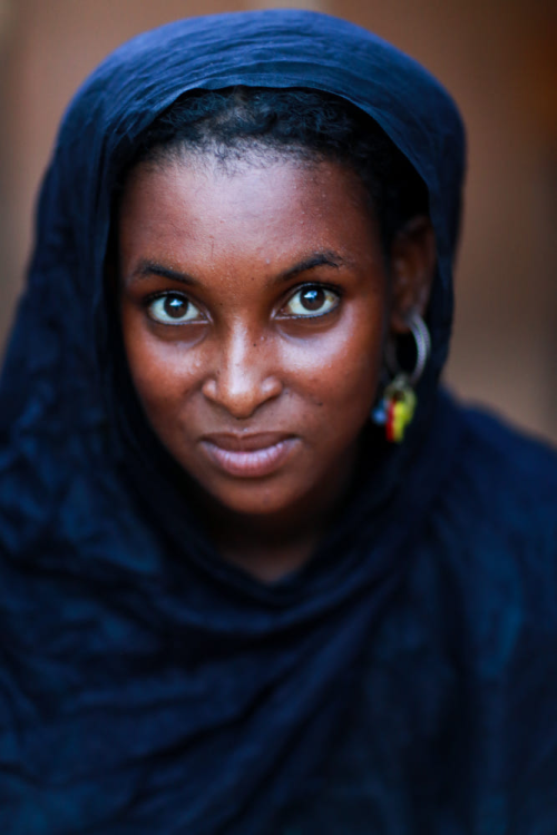 yesterdayandkarma:    Wodaabe Woman by Tony Cece  