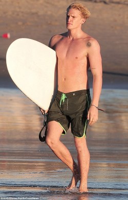 thecelebarchive:    Cody Simpson was spotted surfing on Friday