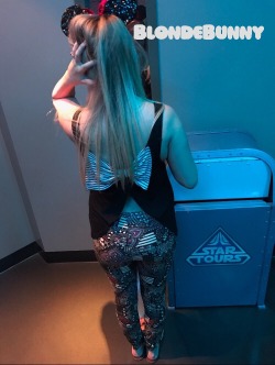 blondebunny:Disney booty on point 😮👌🏻🍑🐭🏰 Lots