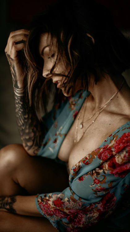 is-it-me-you-looking-for:  .💋❤️