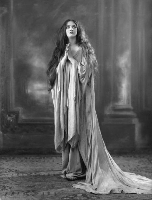 Florence Saunders by Bassano, 1921 Nudes & Noises  