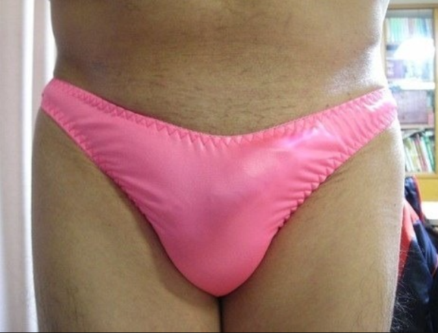 yes-rongo:gorgeous pink panty bulge