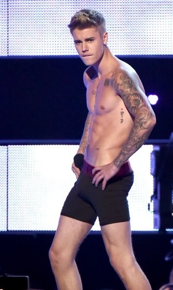 waistbandboy: Justin Bieber strips down to his black Calvin Klein boxerbriefs on Sept 9th 2014 at Fashion Rocks show!! I flippin’ LOVE it!! must have been hard on him to hear all those ‘boo’s’ 