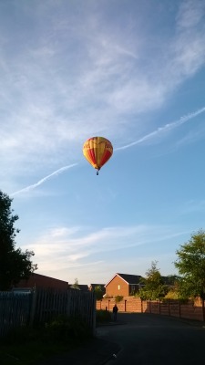 shoutthesewords:  A hot air balloon came past our town, it’s