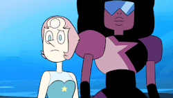 Garnet puts her hand on Pearl’s shoulder a lot. In “Serious