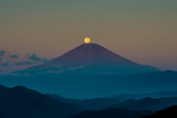 fuckyeahjapanandkorea:  Pearl Fuji by shinichiro* 