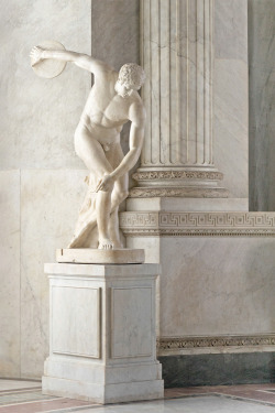 2seeitall:    Statue of a discobolus throwing the discus2nd cent.