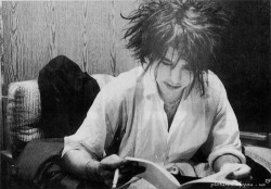 enyaocean:  another picture of Robert Smith of The Cure in black