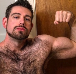 smoothsilk: I think he’s getting even hairier if thats possible!
