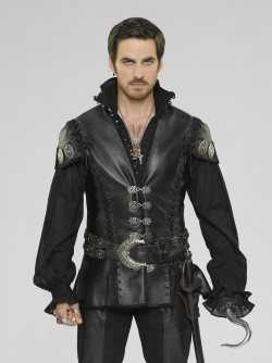 comandanteraven:  Sexy, sexy promotional pictures of Colin O’Donoghue