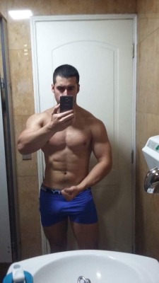 gayheteroschilesstg: Víctor Felix 26 años. Hetero caliente. Personal Trainer de gym O2 vitacura. Es de Maipu.  Aporte de facebook