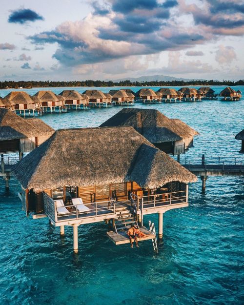 gunfighteronesix:  travelbinge: By Amyseder Bora Bora, French