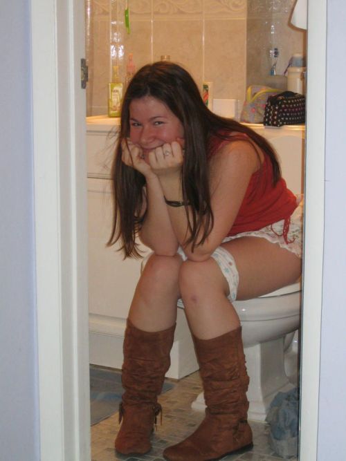 1nobodyknowsme1:  dimitrivegas:  On the toilet      (via TumbleOn)