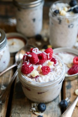 guardians-of-the-food:Red, White, and Blueberry Overnight Oats