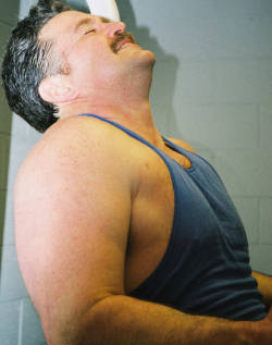 wrestlerswrestlingphotos:  powerlifter workingout GLOBALFIGHT