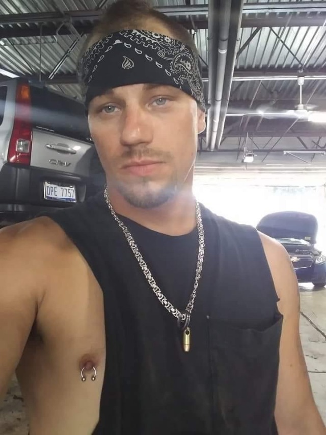 biggbadassmike:btmtopcub:aroughtrader:Fuck so many Please 