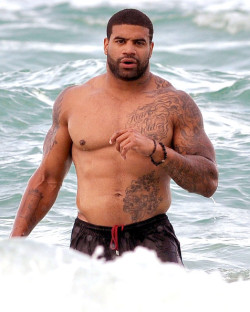 celebri-xxx-ties:  Shawne Merriman If You love naked celebrities