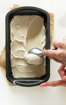 vegan-yums:  Vegan Salted Bourbon Caramel Ice Cream