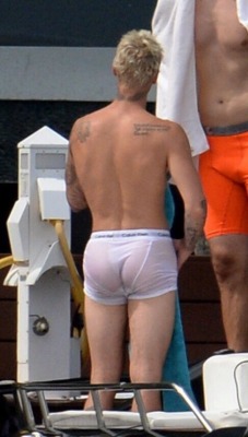 malecelebulges:  justin bieber booty