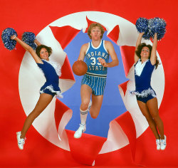 siphotos:  Larry Bird poses with Indiana State cheerleaders on