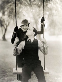 busterkeatonseyebrows:Buster Keaton and Phyllis Barry on a swing