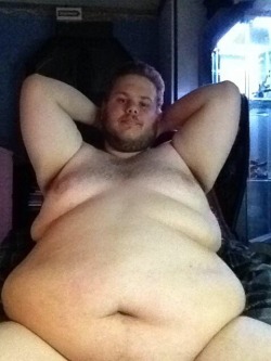 bigbellies:  Spread & Tummy  What a belly