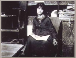  Hébuterne  Jeanne at Modigliani’s atelier in 1919,  