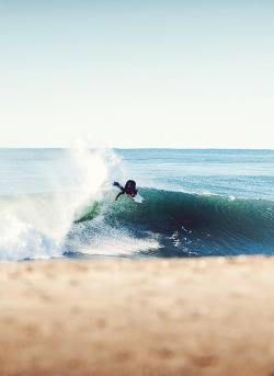 highenoughtoseethesea:  Dane Reynolds - Ventura ph Peter Taras