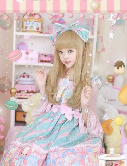 kittensandseifukus:  Sweet Lolita coord, i really like this but