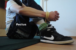 pectus00:  Baggy + sneakers + ropes = my favorite combination