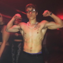 theblakemitchell:  Does this count as a shirtless pic? 📸: