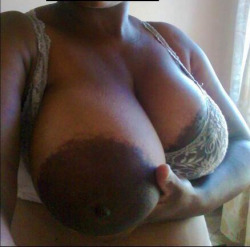 breastmilkprof-milky-macromastia:  Black areolas, sign of a good