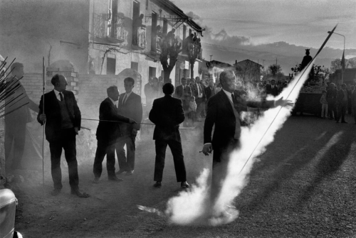 6h35:   Josef Koudelka.