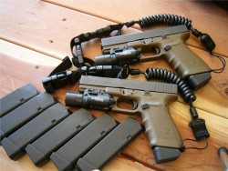 gunrunnerhell:  Double Up A pair of Gen 4 Glock 21’s, the .45