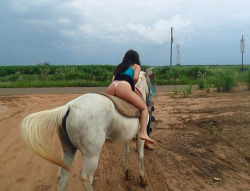 “Se ele por acaso ficar de pau duro, eu agarro, hein corno!”