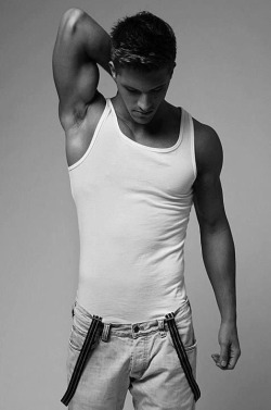 dallasguy75204:   Veton Loki  1,000’s of pics from a DallasTXGuy: dallasguy75204.tumblr.com