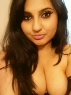 nudedesiart:  Beutiful indian girl showing her boobs.