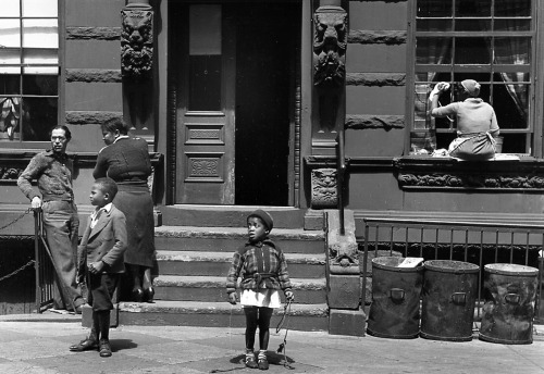 newyorkthegoldenage:  Street scene in Harlem, 1937.Photo: Jack