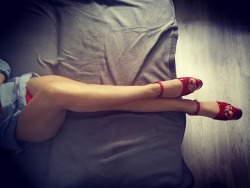 fuckmeinheels:  Everything red!