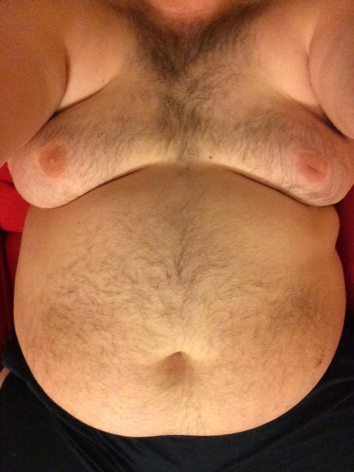 chubcaked:  Pretty sure Iâ€™m over 400 at this point. Couch hogging. Full of food and topped up with a quart of nog again   You can hog my couch whenever you want