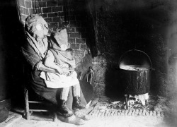 historicaltimes:  Mother and child wearing gas masks, somewhere