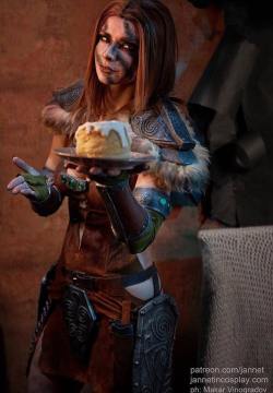 whybecosplay:  Aela the Huntress (with a sweetroll) from Skyrim