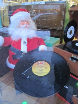 chickswithrecords:  merry waxmas. 