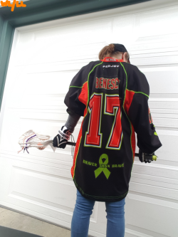 worthlesslittle:  Gloves & game worn Benesch jersey.  Score.