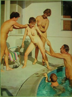 mostly-nudist:  Come on in, the water’s fine 
