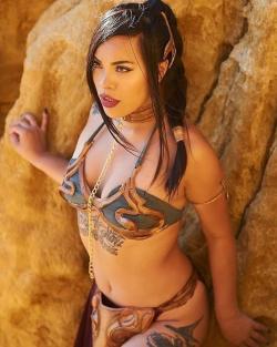 love-cosplaygirls:Slave Leia by raquelsparrow
