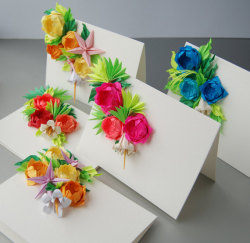 colorfuldawn:  sosuperawesome:    Origami flower cards and bouquets