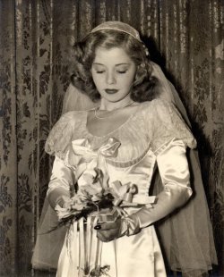 fifties-sixties-everyday-life:  1950s Bride 